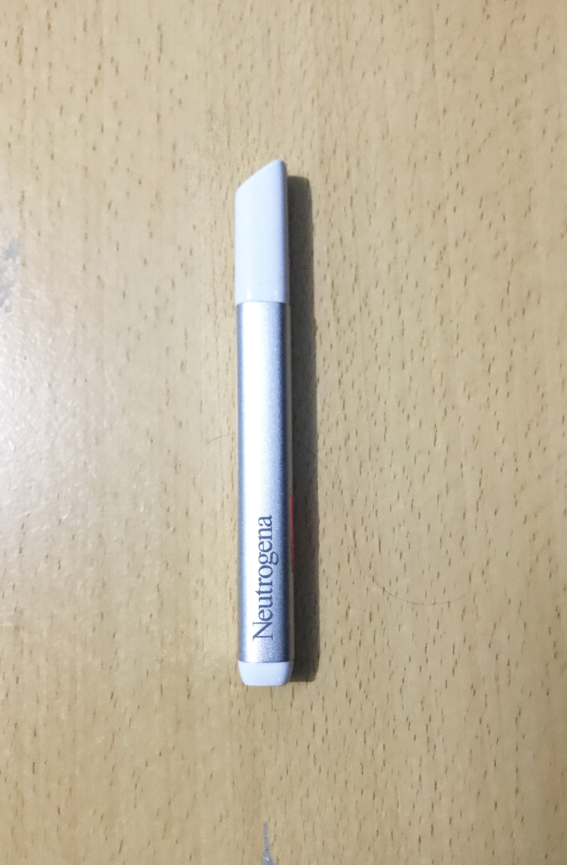 Neutrogena visibly clear light therapy spot treatment